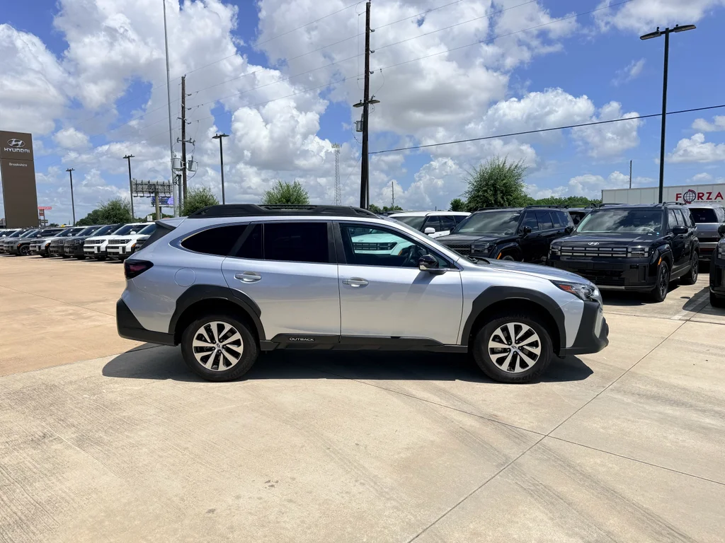 Used 2025 Ice Silver Metallic Subaru Premium image 5