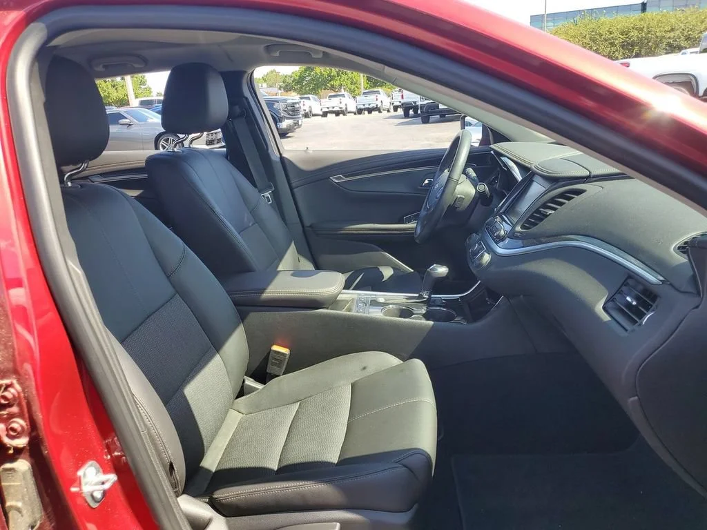 Used 2019 CAJUN RED TINTCOAT Chevrolet LT image 33