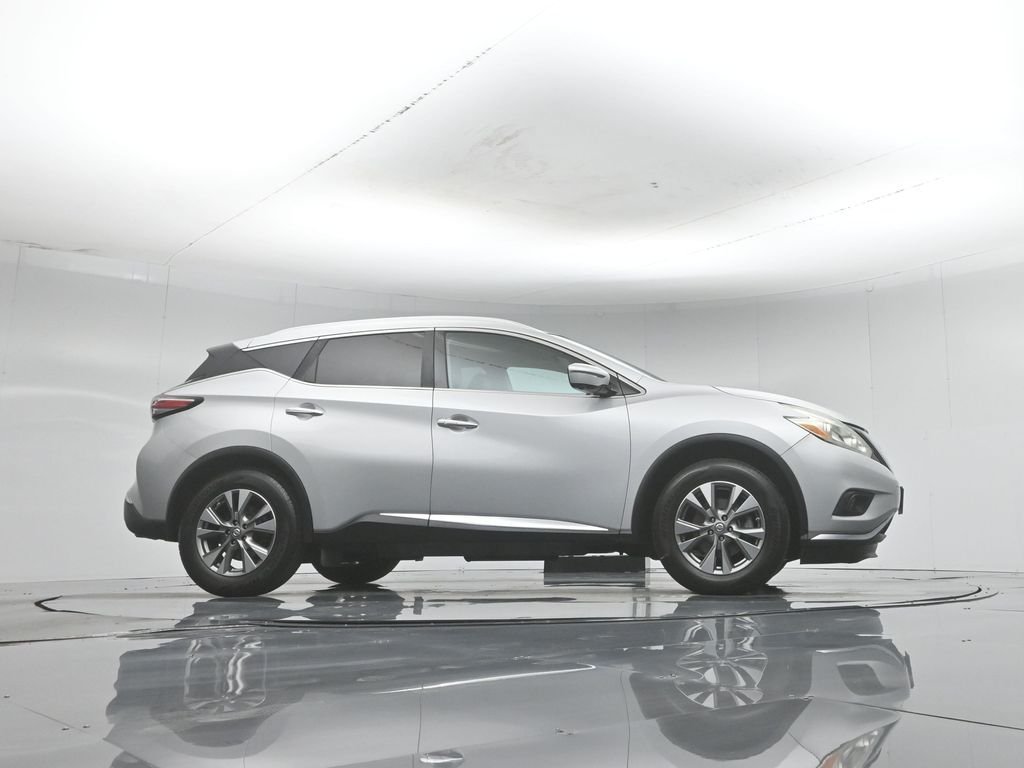 Used 2016 Silver Nissan SL image 44