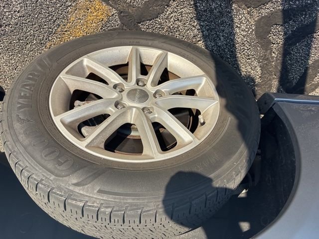 Used 2019 Silver Dodge SXT image 6