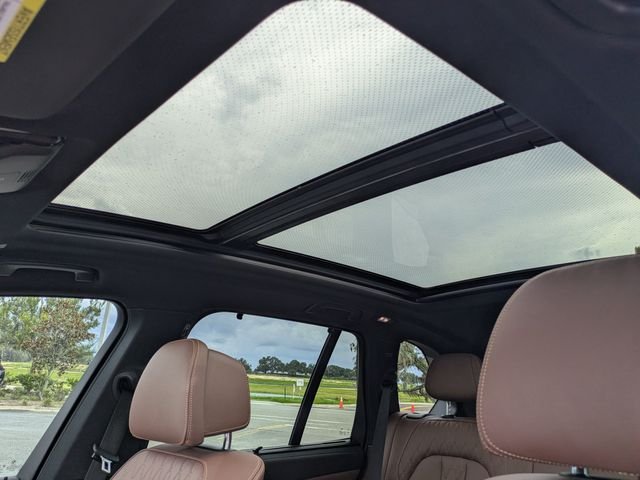 Used 2022 White BMW M50i image 20
