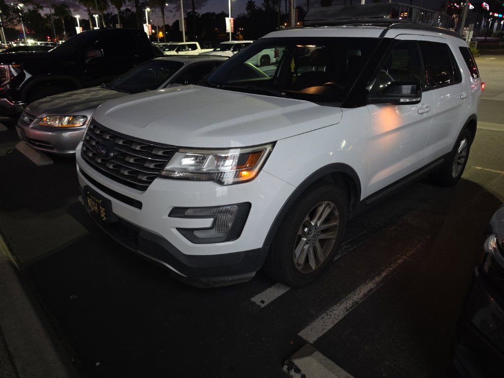 Used 2017  Ford XLT image 2