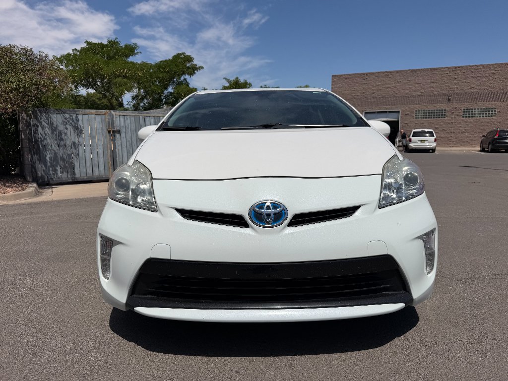 Used 2012 White Toyota One image 2