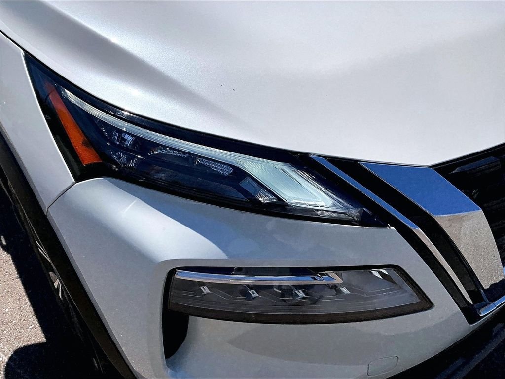 Used 2023 White Nissan SV image 33