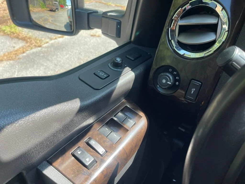 Used 2016 Silver Ford Platinum image 23