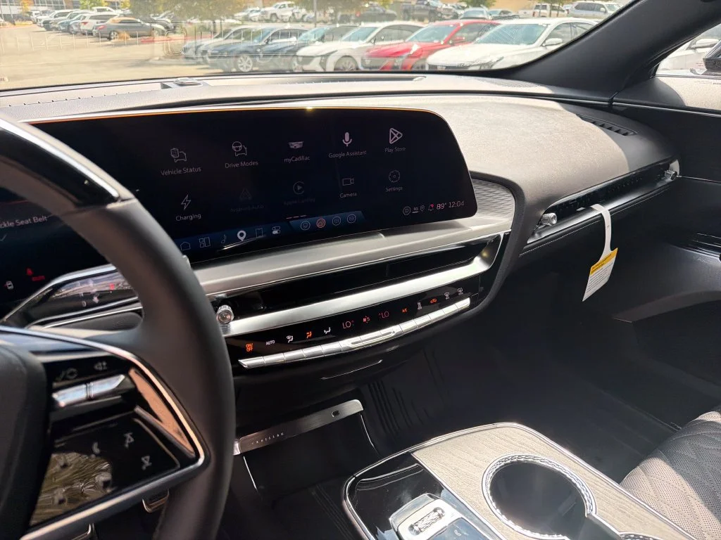 2027 Cadillac LYRIQ Signature Luxury - Photo 23