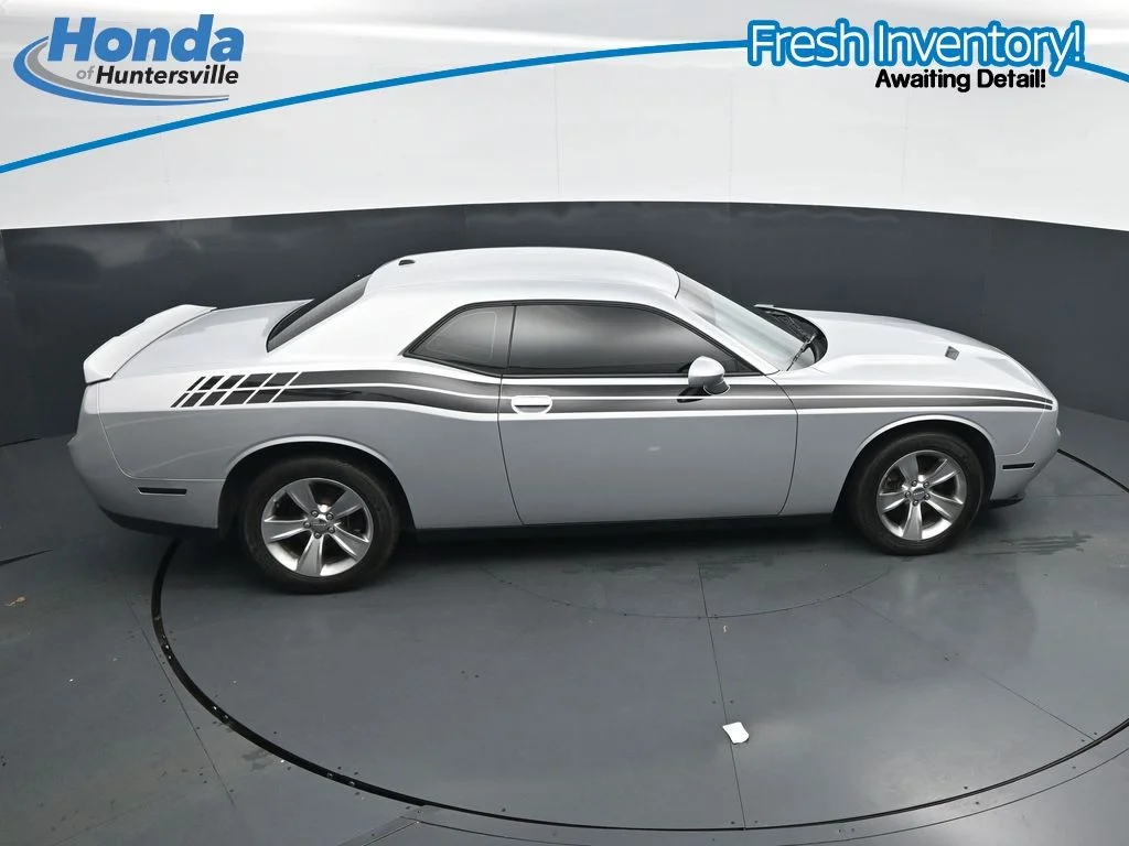 Used 2021 Triple Nickel Clearcoat Dodge SXT image 25
