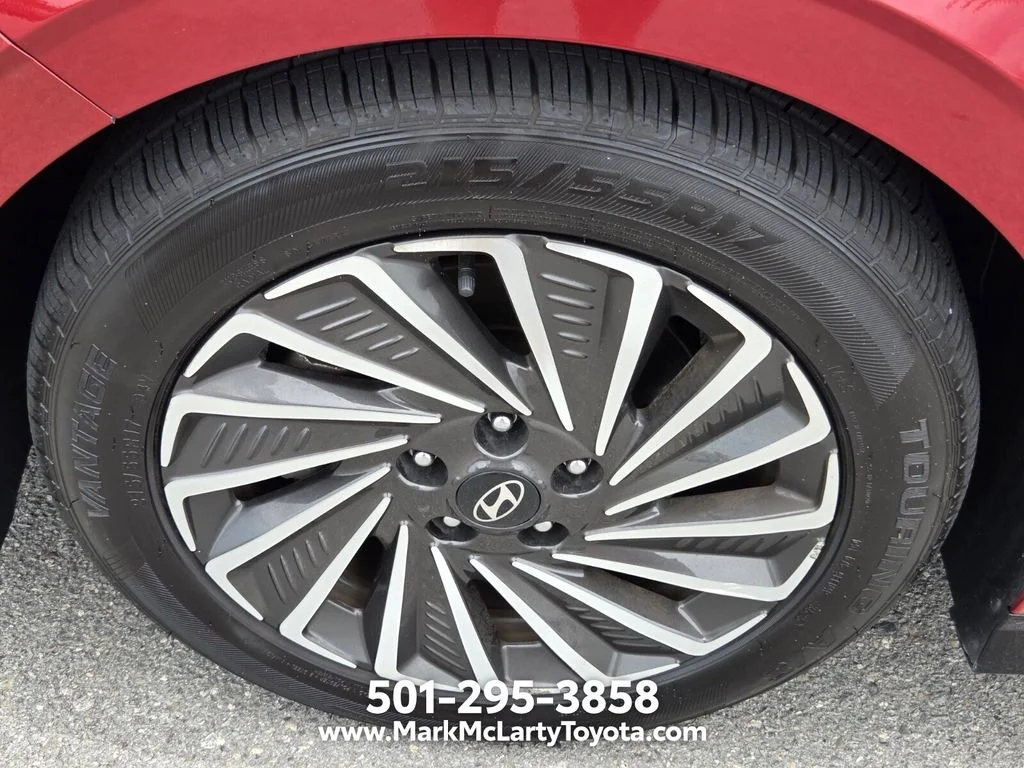 Used 2025 Red Hyundai SEL image 16