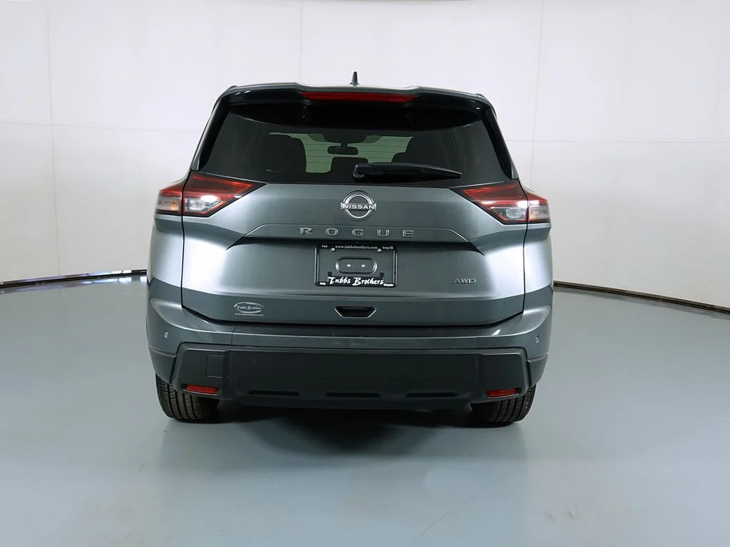 Used 2024 Gray Nissan S image 6