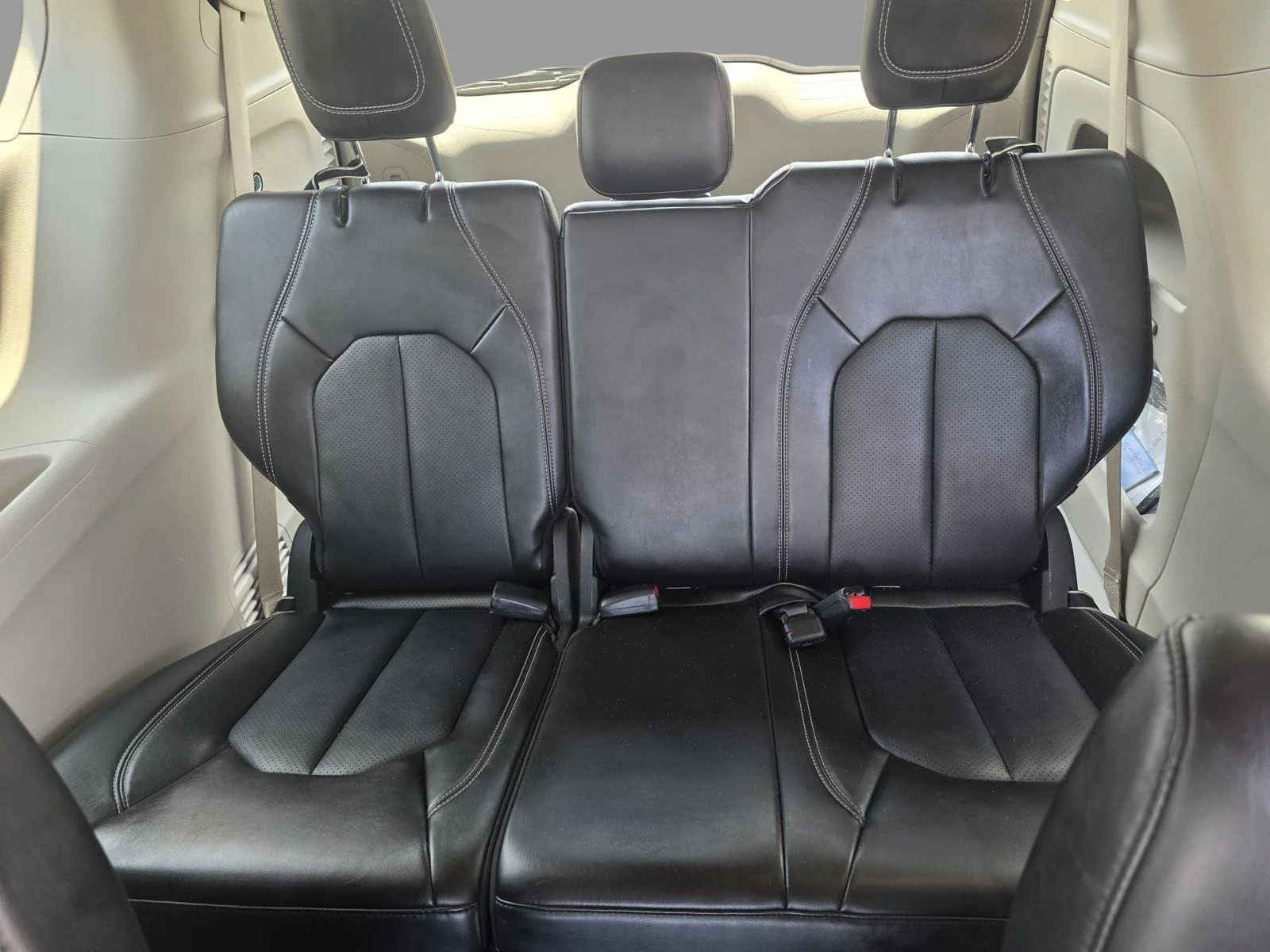 Used 2024 Silver Mist Clearcoat Chrysler Touring L image 30