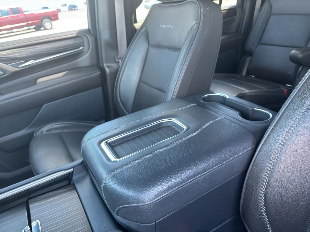 Used 2021 White GMC Denali image 23