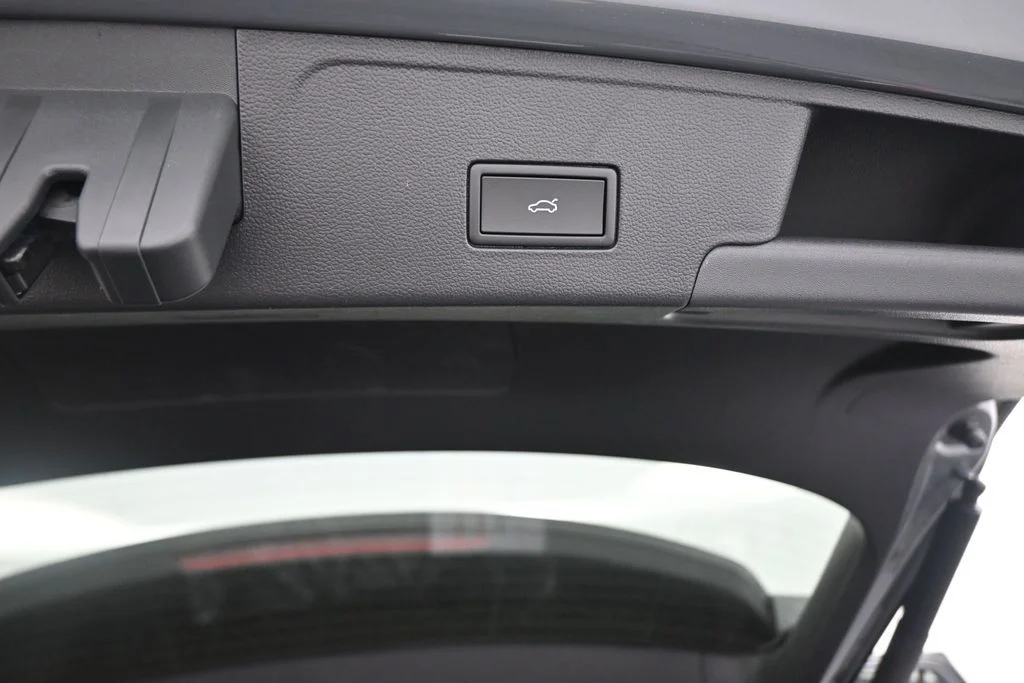 New 2026  Volkswagen 2.0T SEL R-Line Black image 42