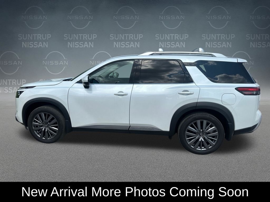 Used 2025 White Nissan SL image 3