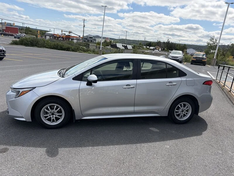 Used 2023 Silver Toyota LE image 3