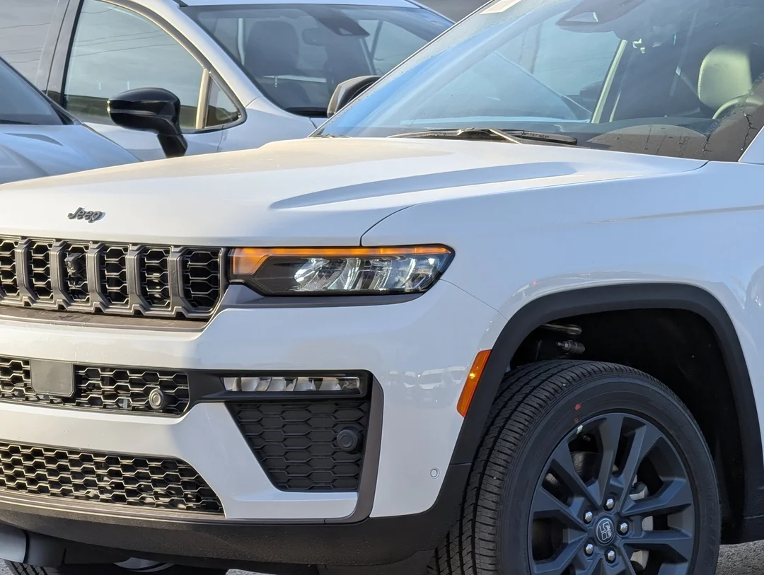 New 2026 White Jeep 85th Anniversary - - 4x4 - 324HP Turbo Hurricane I4 - 3rd Row Seating - Blind Spot Monitor & More! image 10