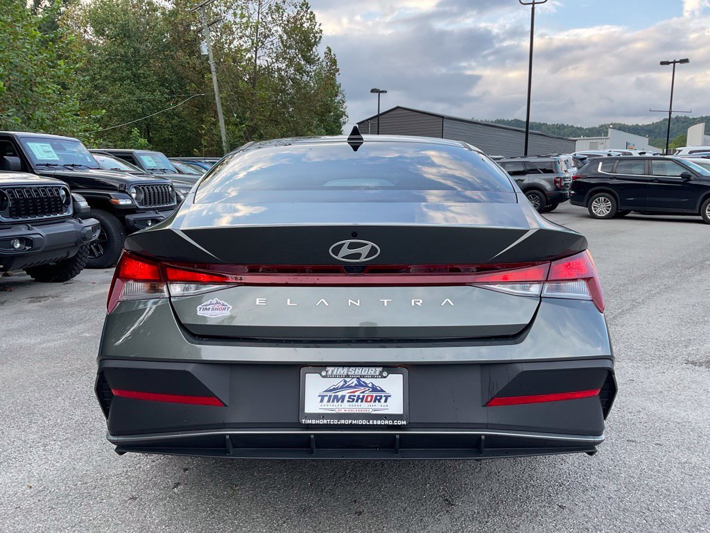 Used 2026 Gray Hyundai SE image 5