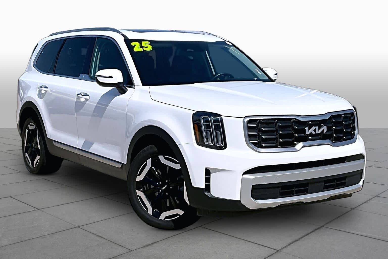 Used 2025 Glacial White Pearl Kia S image 3