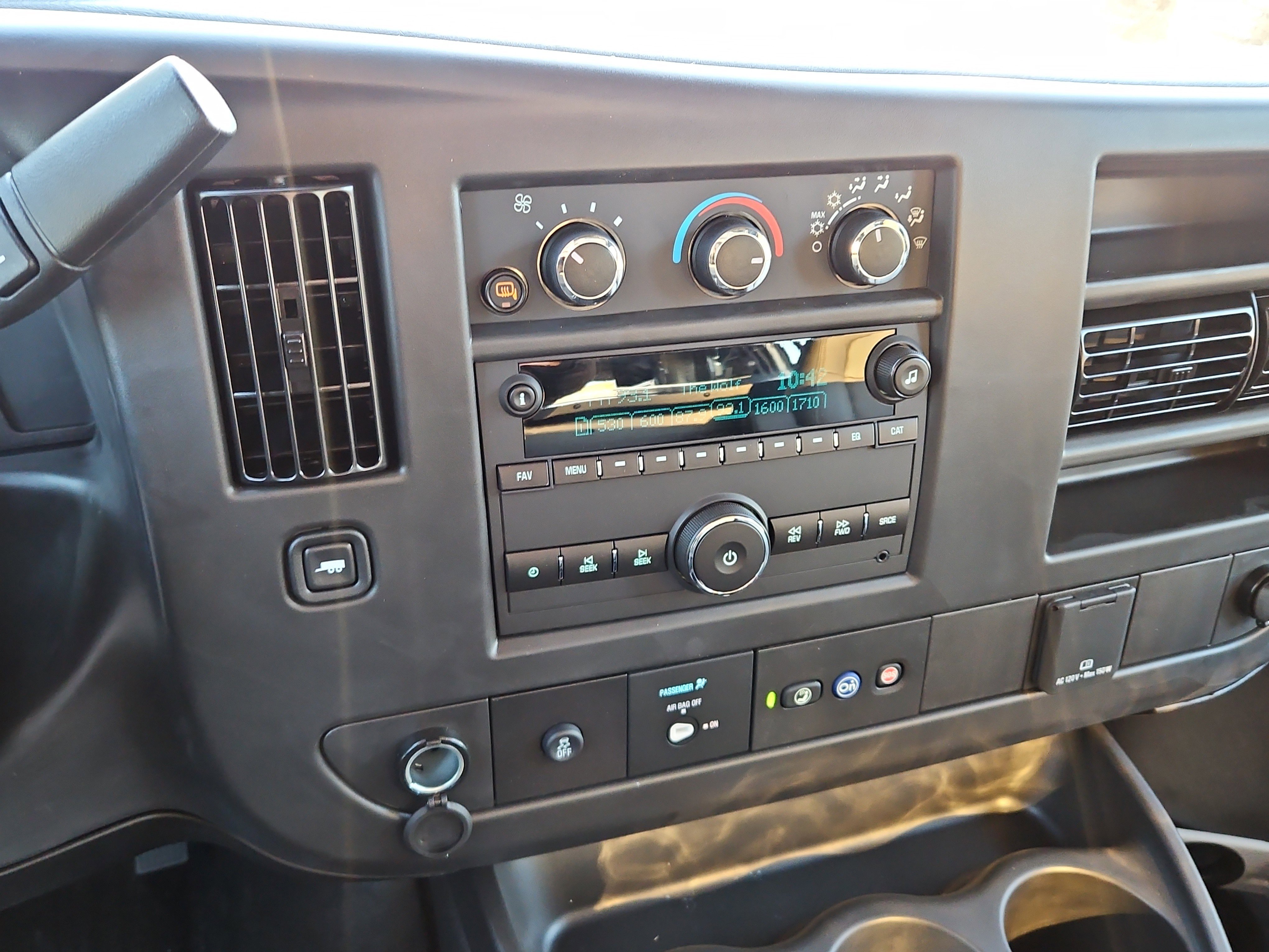 2025 Chevrolet Express Cargo Work Van - Photo 14