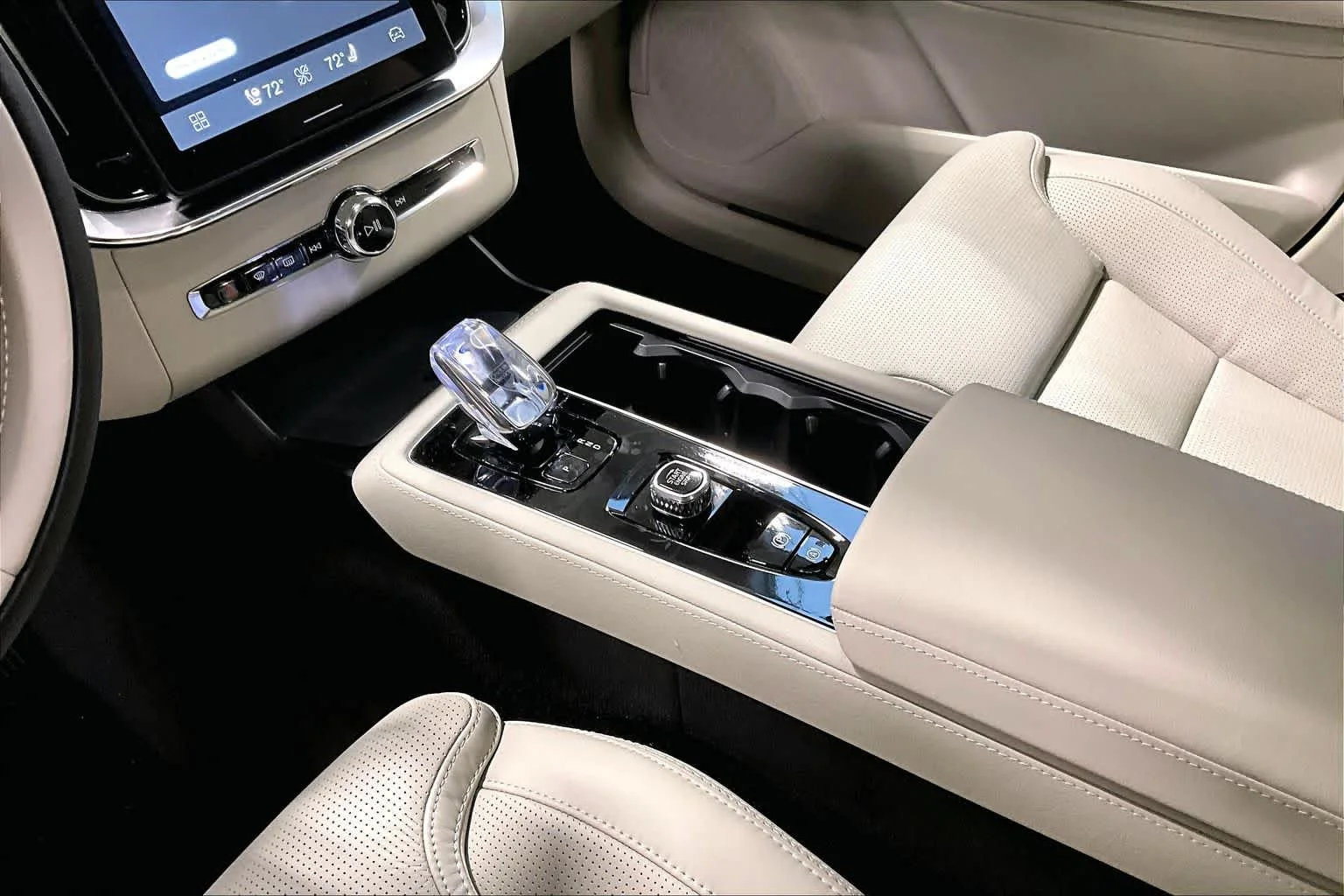 New 2026 Crystal White Volvo Ultra image 10