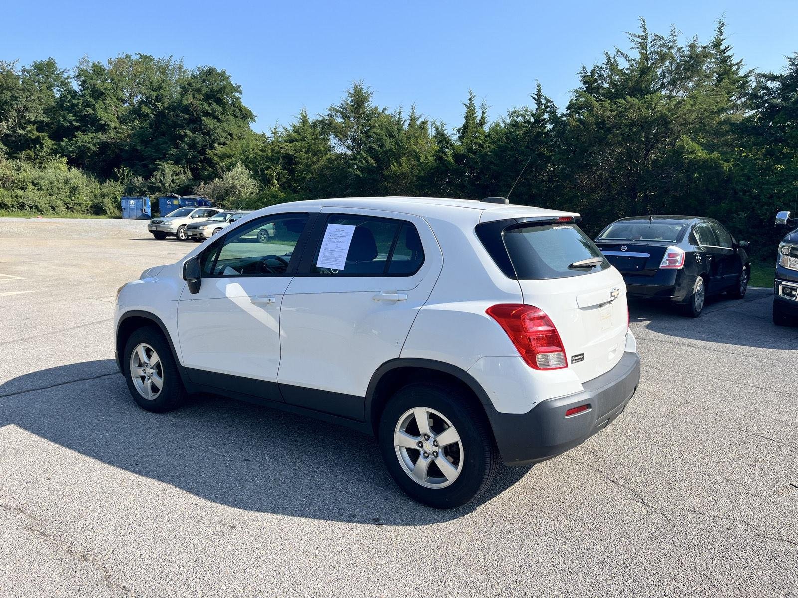 Used 2015 Summit White Chevrolet LS image 5