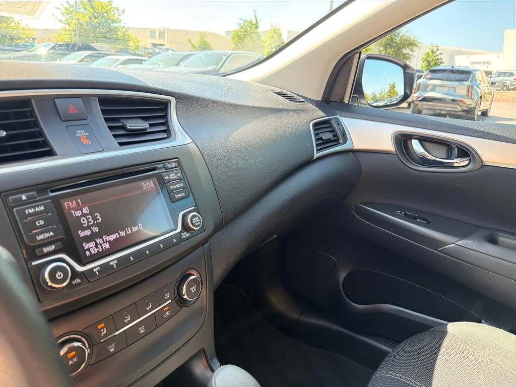 Used 2018 White Nissan S image 24