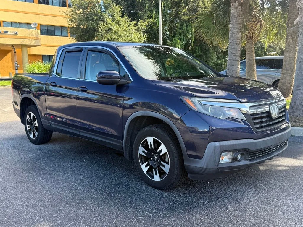 Used 2020 Obsidian Blue Pearl Honda RTL image 22