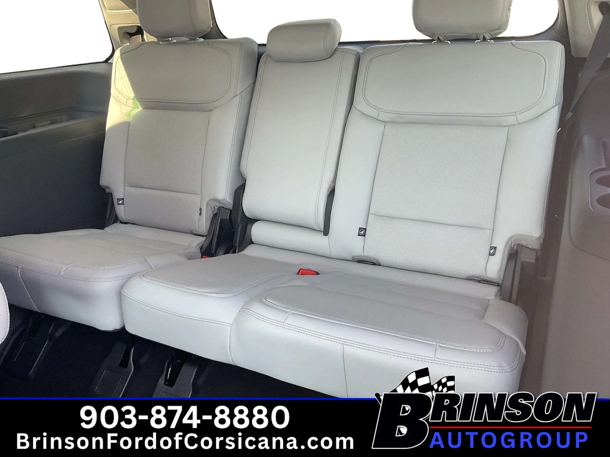 New 2027 Star White Metallic Tri-Coat Ford Platinum image 6