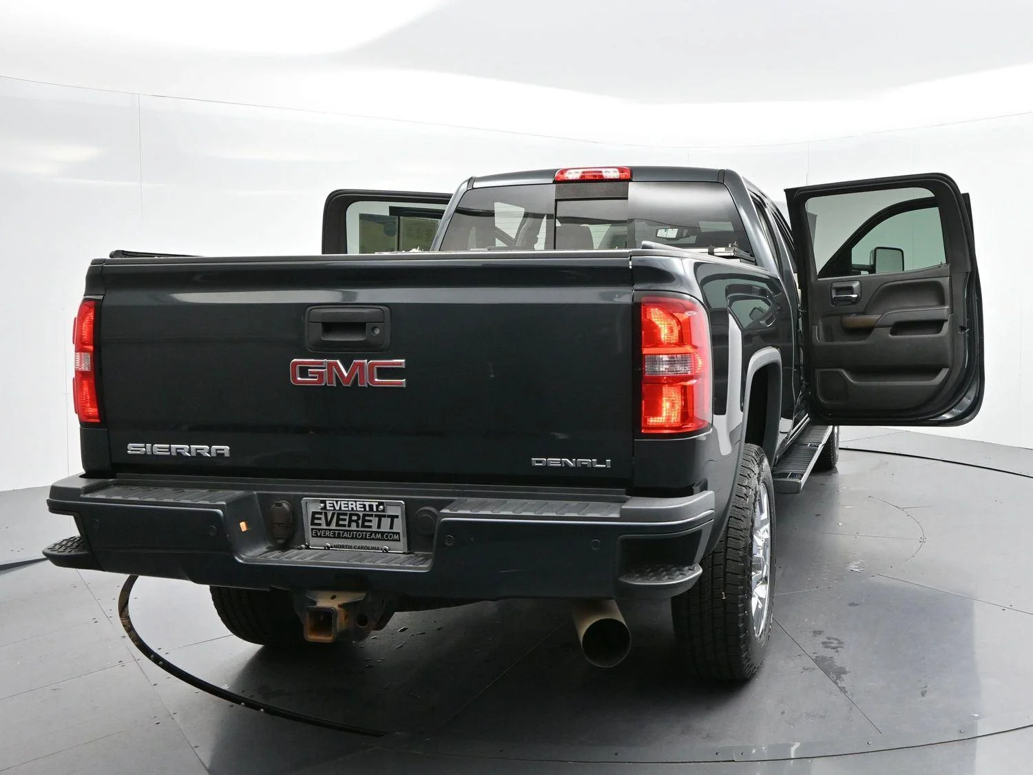 Used 2017 DARK SLATE METALLIC GMC Denali image 47