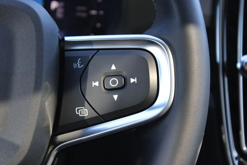 Used 2022 White Volvo Ultimate image 24