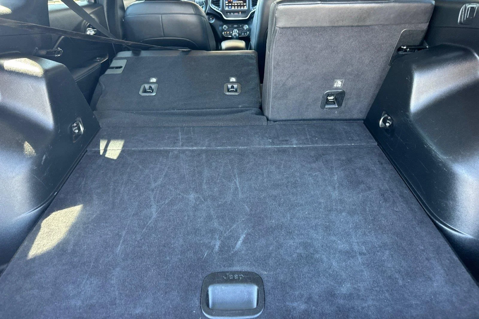 Used 2023 Granite Crystal Metallic Clearcoat Jeep Altitude Lux image 15