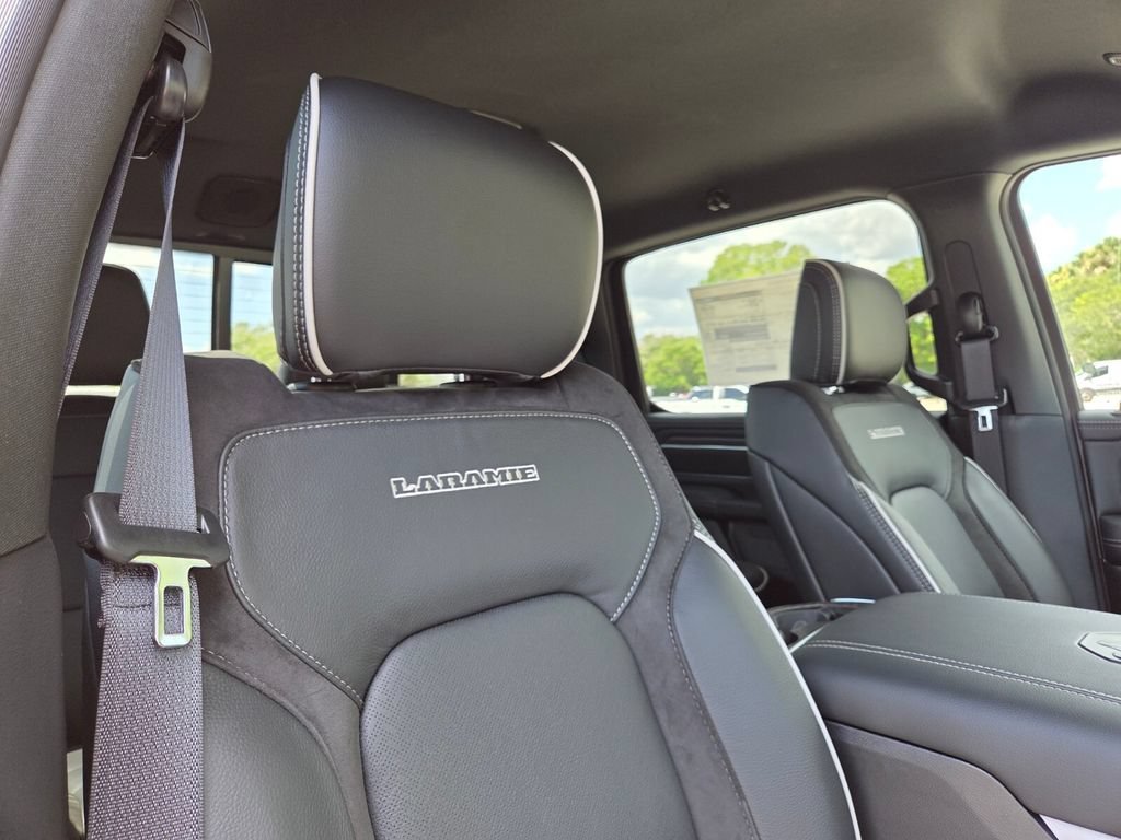 New 2026 Diamond Black Crystal Pearl-Coat Exterior Paint RAM Laramie image 16