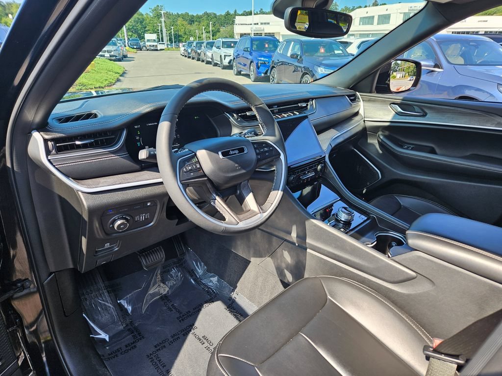 Used 2024 Black Jeep  image 9