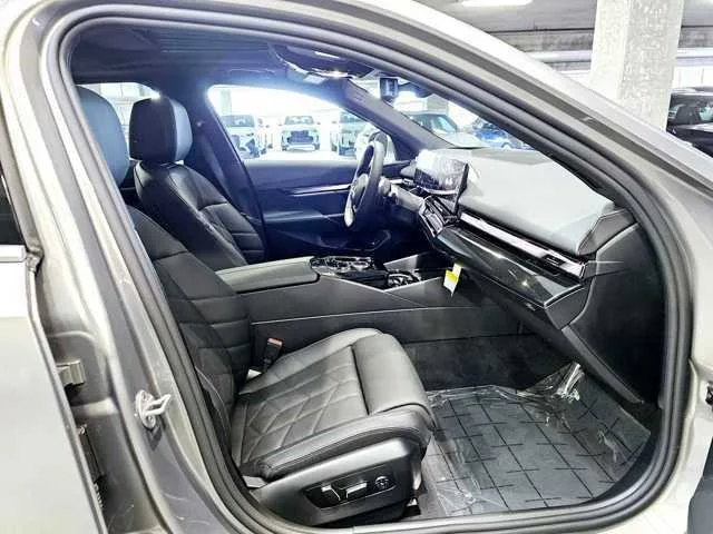 Certified Used 2025 Oxide Grey Met BMW xDrive image 27