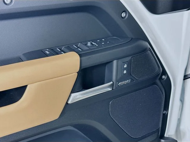 New 2026 Fuji White Land Rover X-Dynamic SE image 20