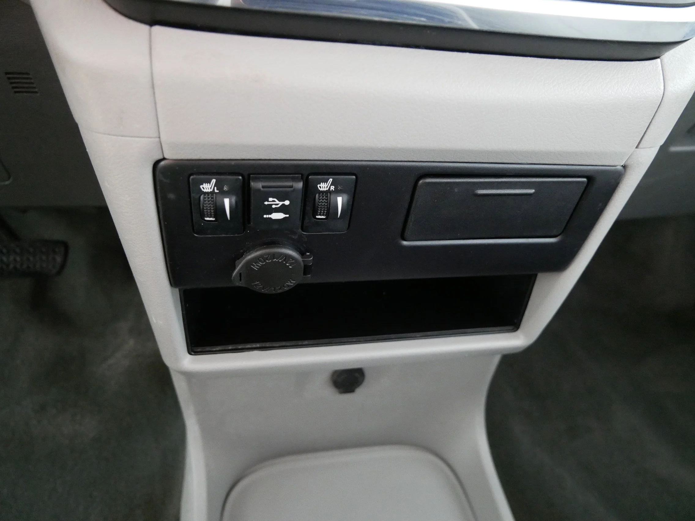Used 2018 Parisian Night Pearl Toyota XLE image 30