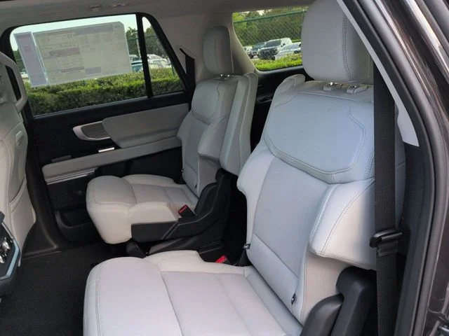 New 2026 Dark Matter Gray Metallic Ford MAX Platinum® image 14