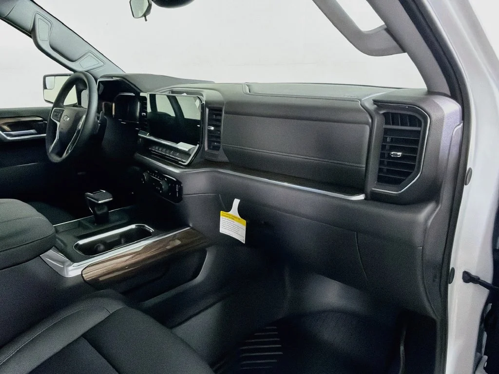 New 2026 Summit White Chevrolet RST image 25