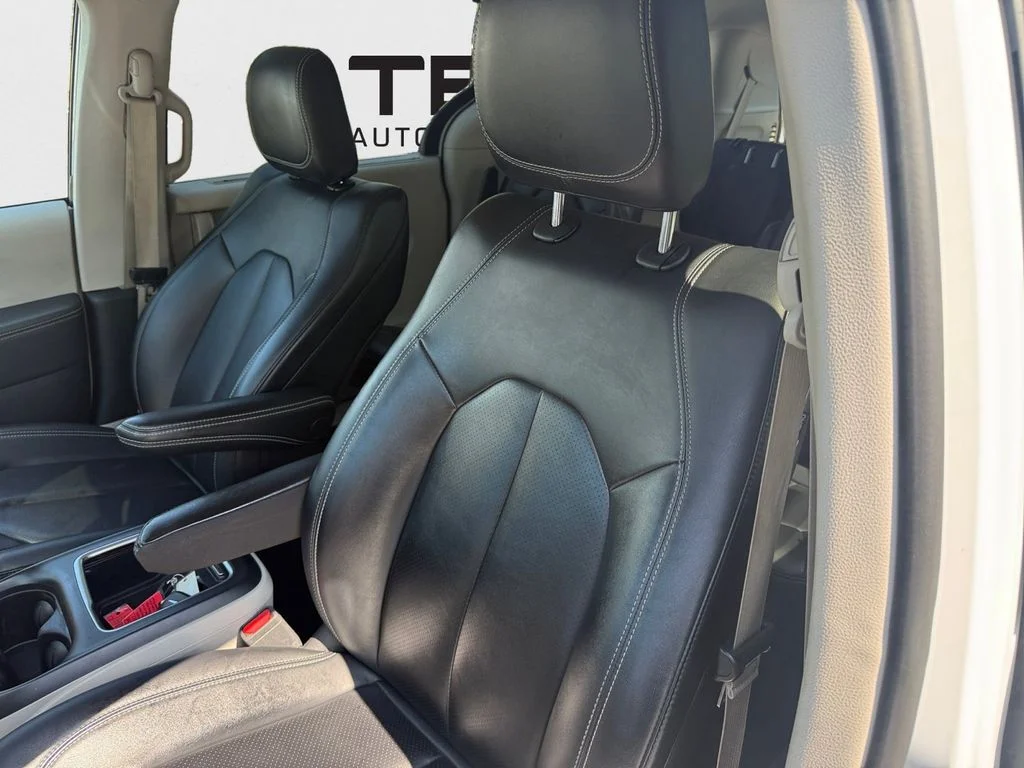 Used 2024 White Chrysler Touring L image 24