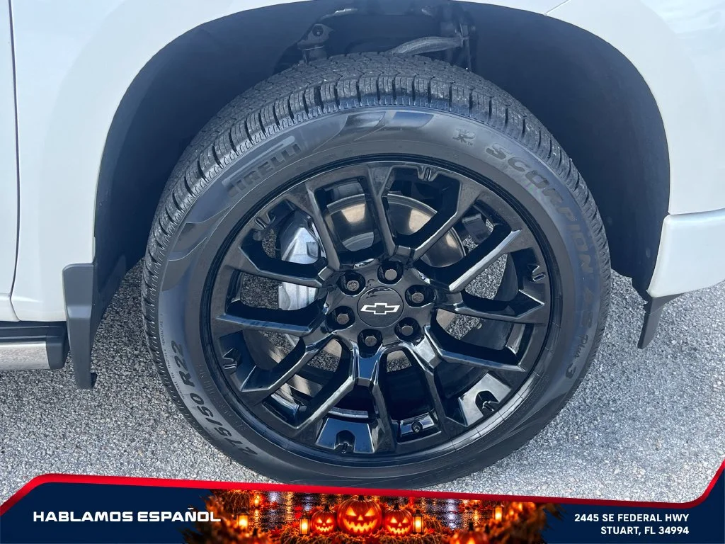 Used 2023 IRIDESCENT PEARL TRICOAT Chevrolet High Country image 21