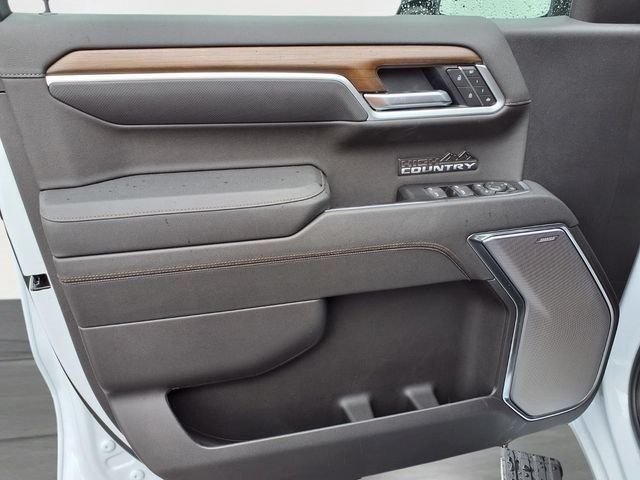 New 2026 Polar White Tricoat Chevrolet High Country image 12