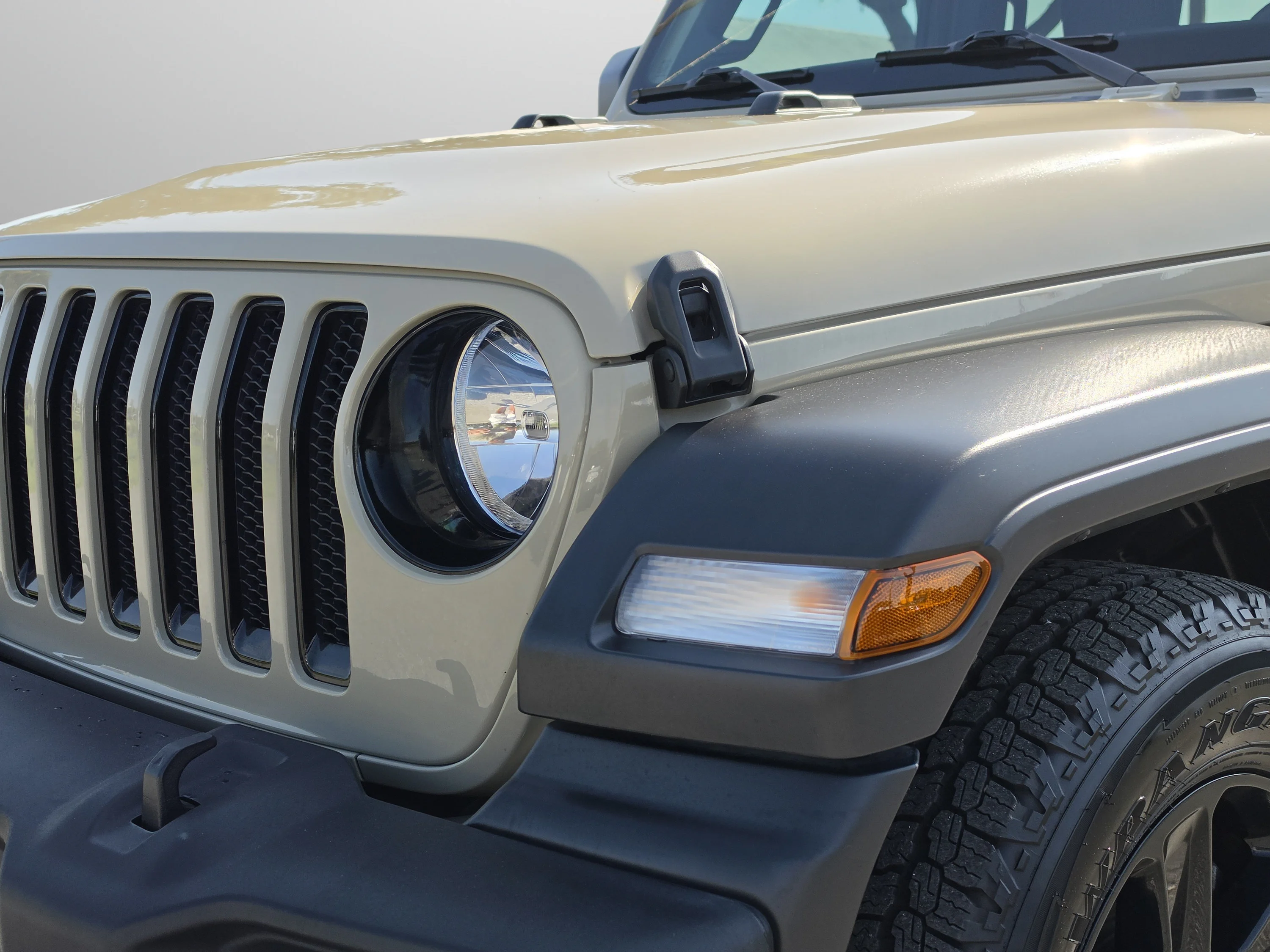 Used 2022 Limited Edition Gobi Clearcoat Jeep Unlimited Sport Altitude image 13