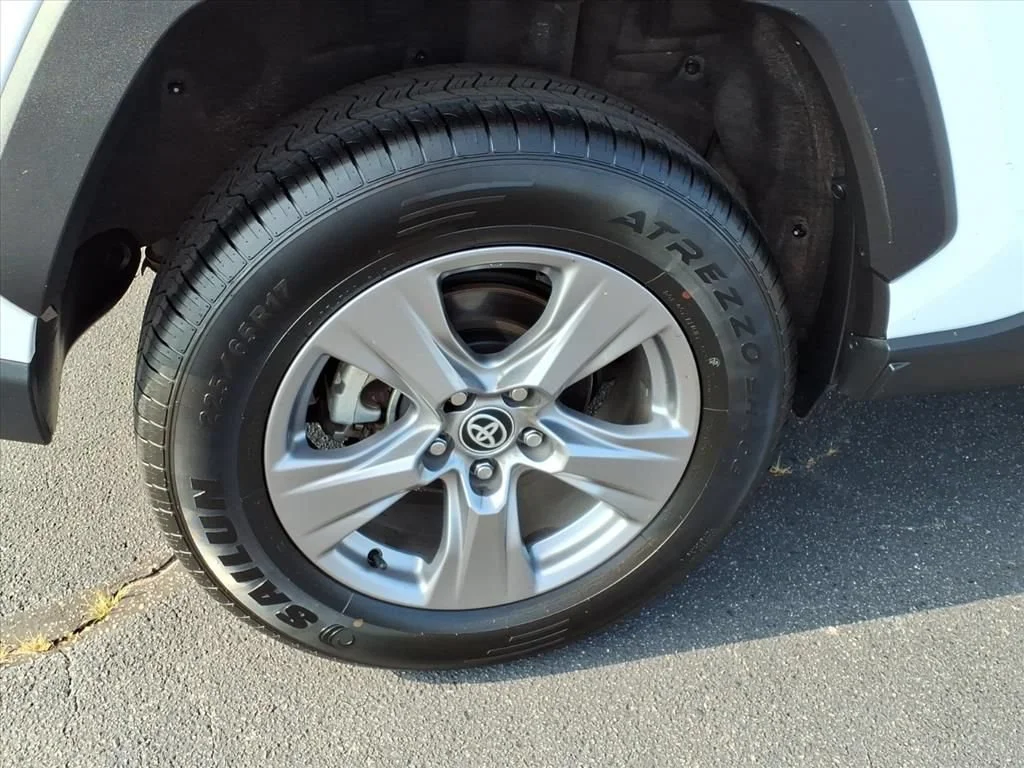 Used 2024 White Toyota XLE image 20