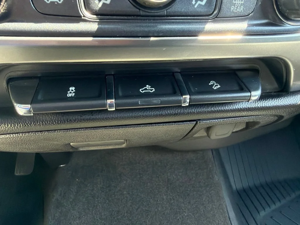 Used 2018 CAJUN RED TINTCOAT Chevrolet LT image 24