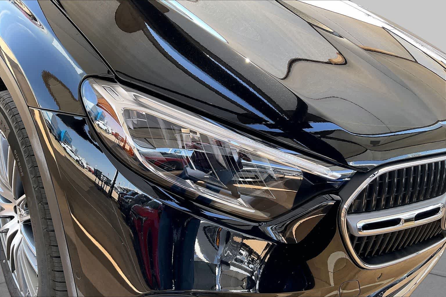 Used 2025 Obsidian Black Metallic Mercedes-Benz GLC 300 image 39