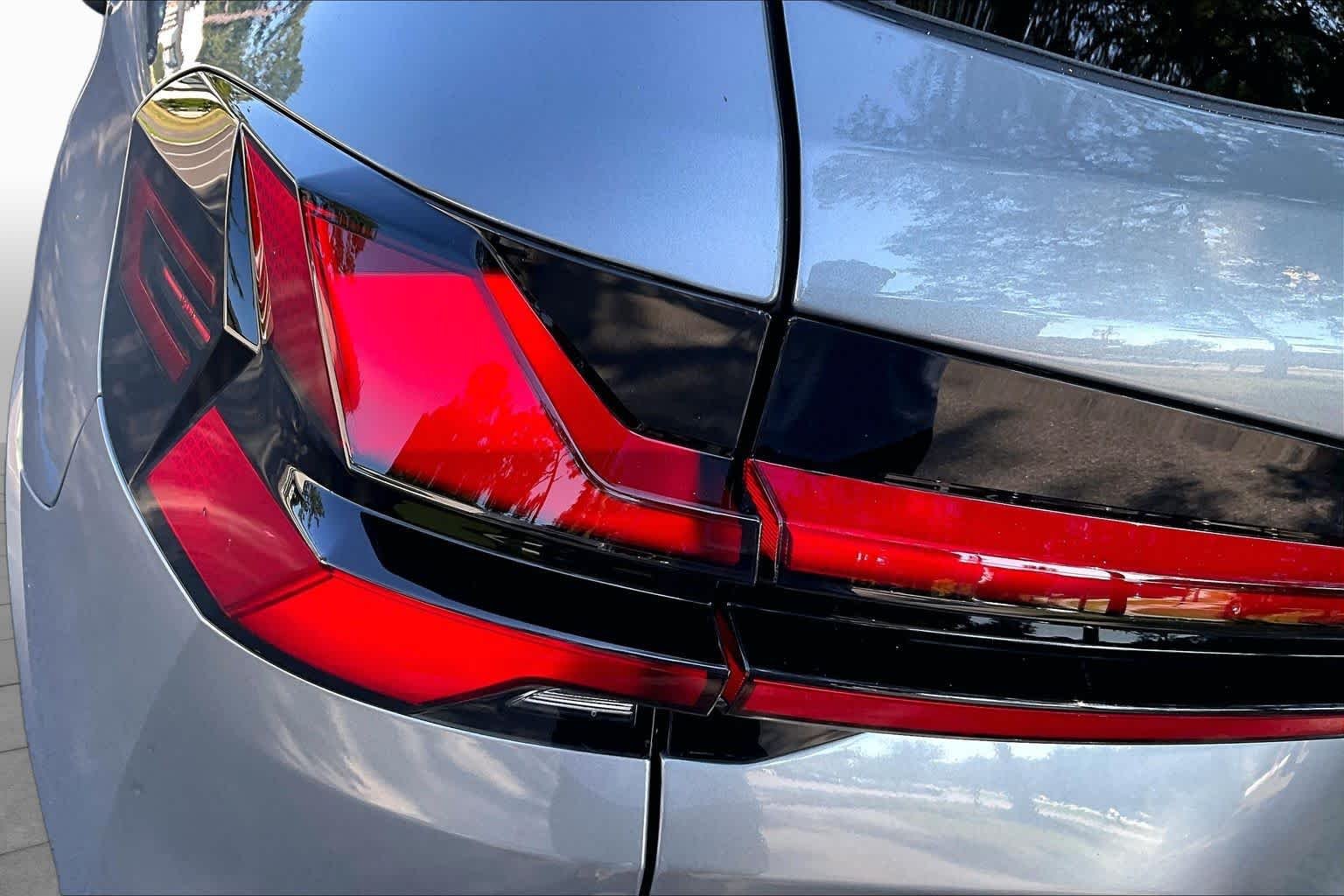 New 2026 Skyscraper Grey Metallic BMW sDrive40i image 14