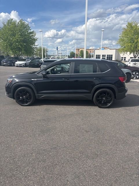 2023 Volkswagen Taos SE - Photo 8