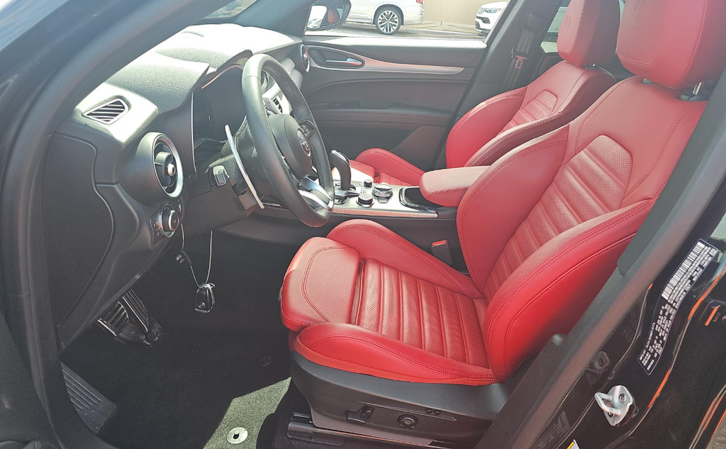 Used 2025 Black Alfa Romeo Veloce image 2