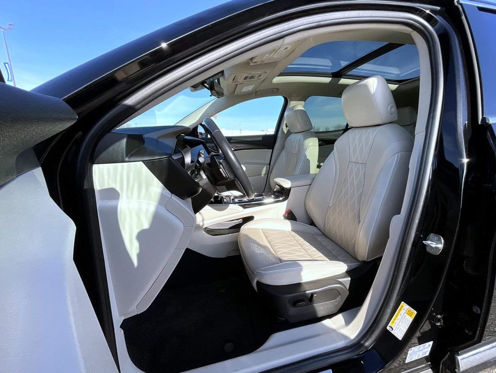 Used 2023 Black Buick Avenir image 10