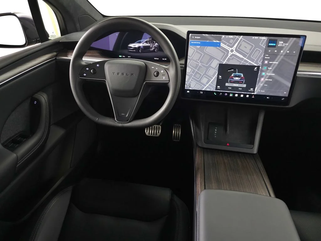 Used 2023  Tesla Standard Range image 18