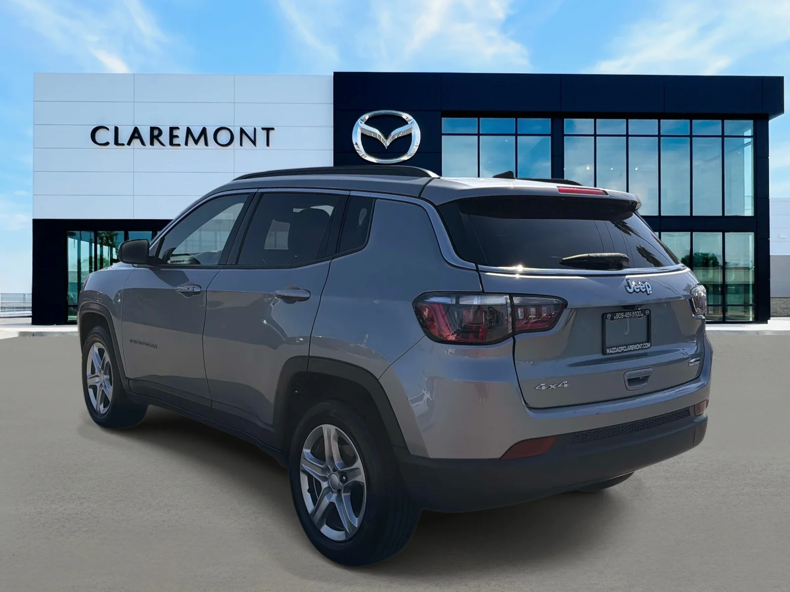 Used 2024 BALTIC GRAY MET Jeep Latitude 4x4 image 6